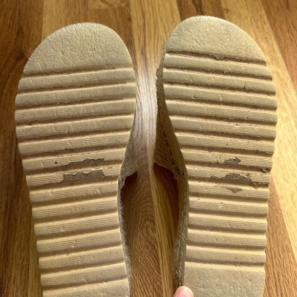 Boutique Platform Sandals - Picture 2 of 4